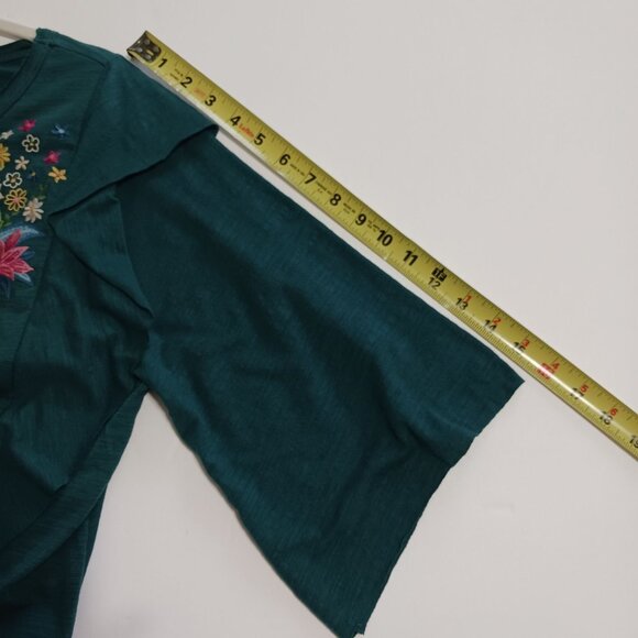Umgee Floral Embroidered Top With Front Tie Green Size Large NWT - Picture 9 of 9